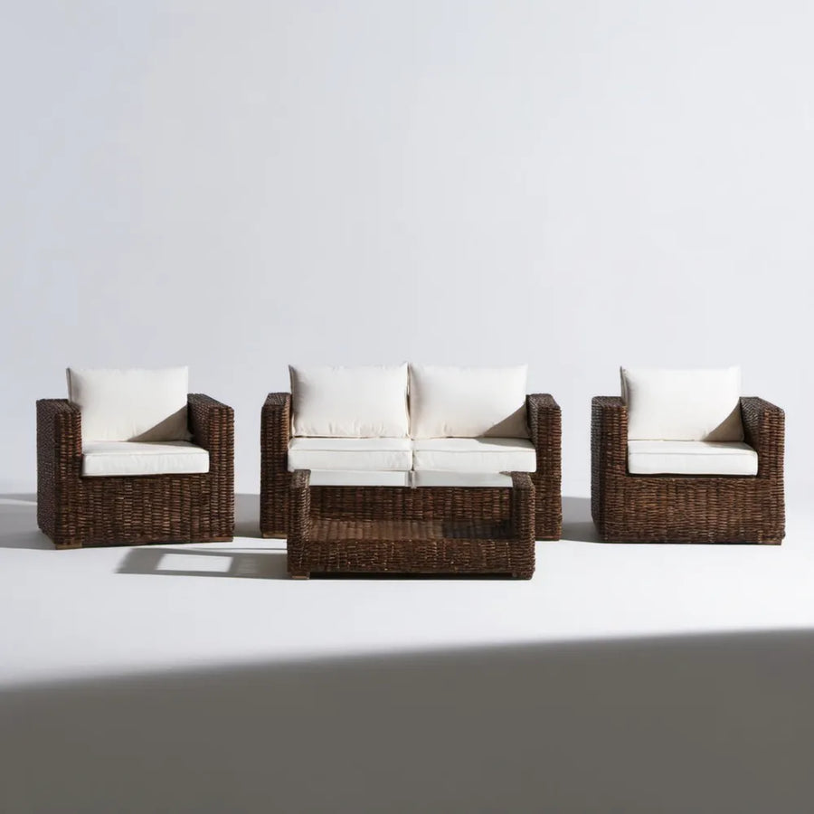 Brązowy zestaw mebli ogrodowych z technorattanu z białymi poduszkami, sofa 120 × 65 × 77 cm, 2 fotele i stolik